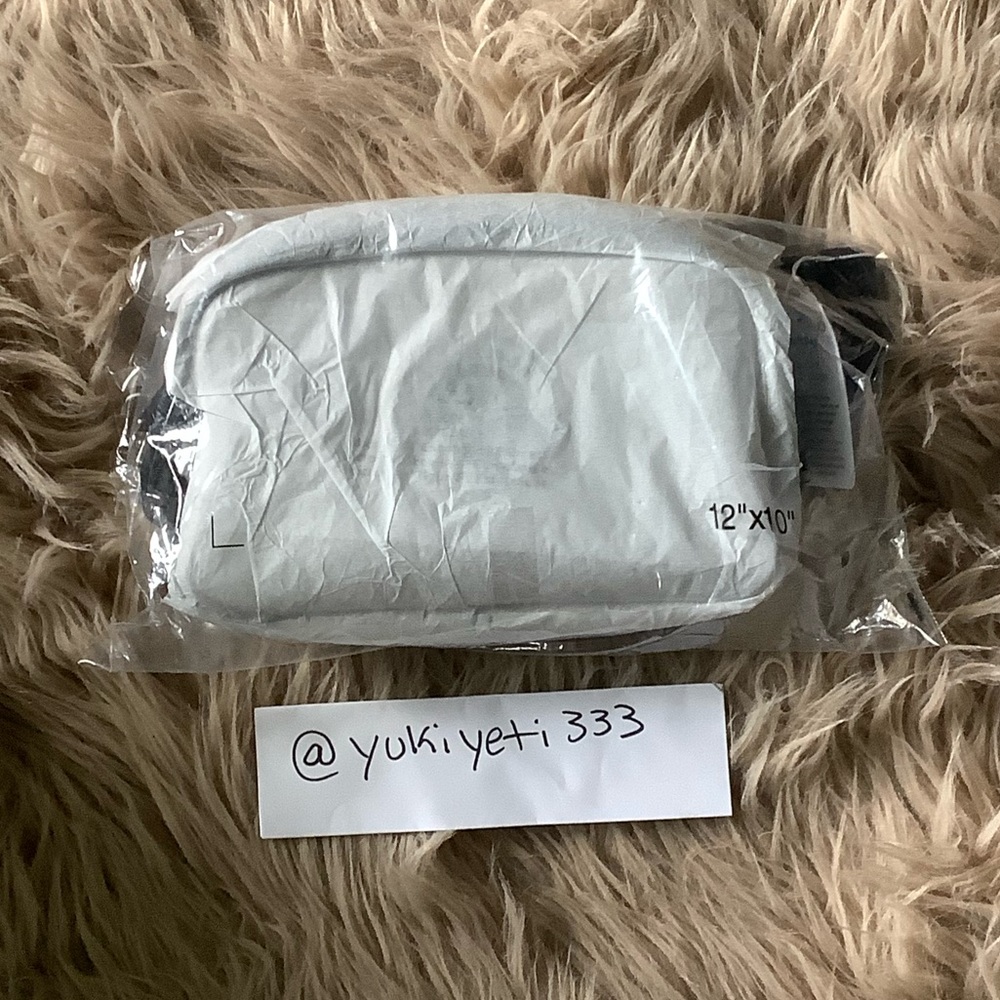 NWT LULULEMON CLEAR BELT BAG 1L - Picture 5 of 6